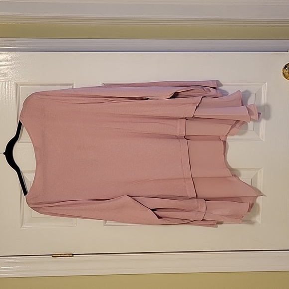 Beautiful Michel Studio pale pink light weight sweater with chiffon hem. Size 4x - Picture 2 of 4